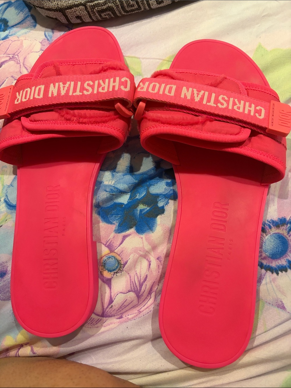Dior Bright Pink Star-Detail Slide Sandals